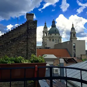 Apartment Ice Breaker, Budapest